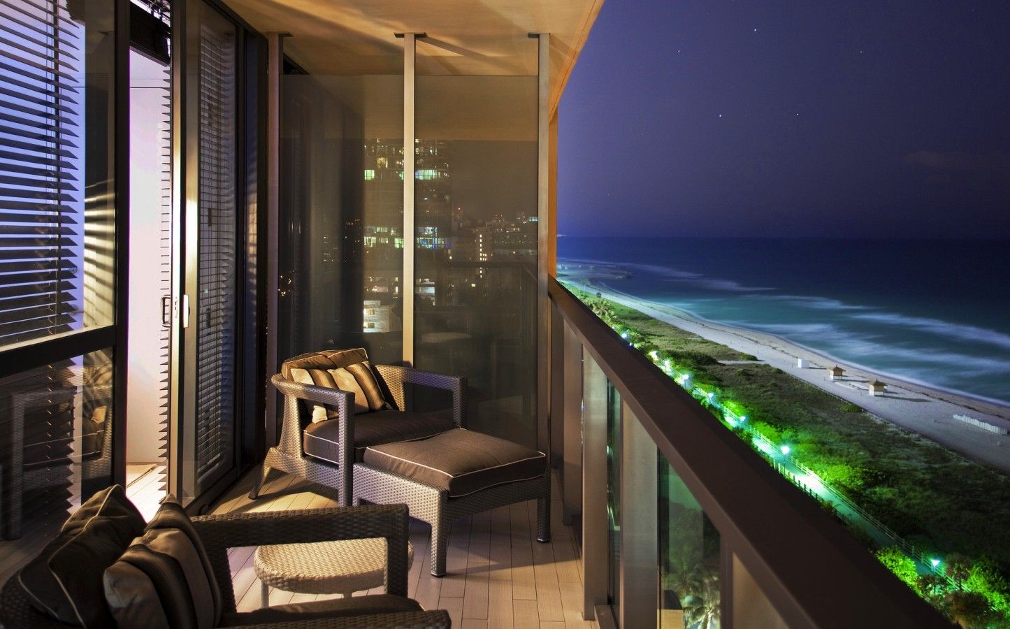 12 Stunning Hotel Balconies With Most Amazing Views In The World Hotel Suites In Miami W South Beach